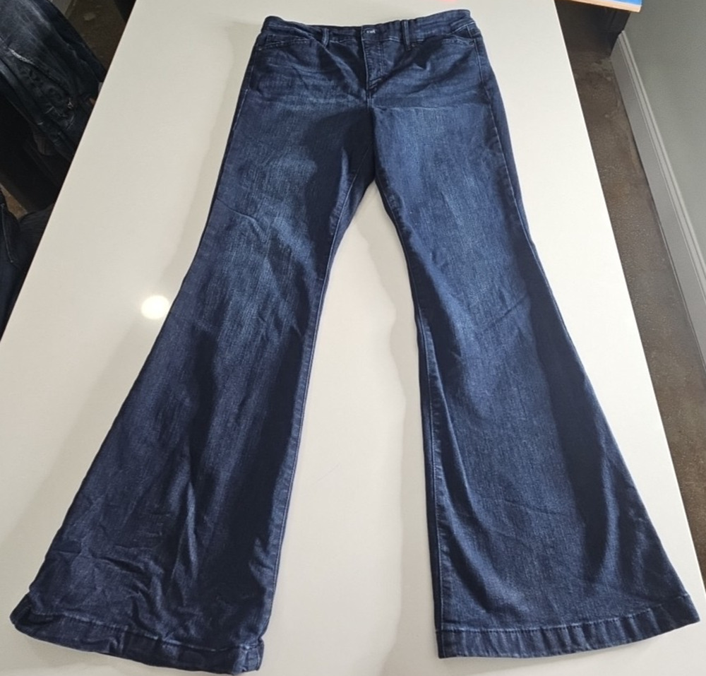Sofia by Sofia Vergara Size 14 Melisa Flare Jeans